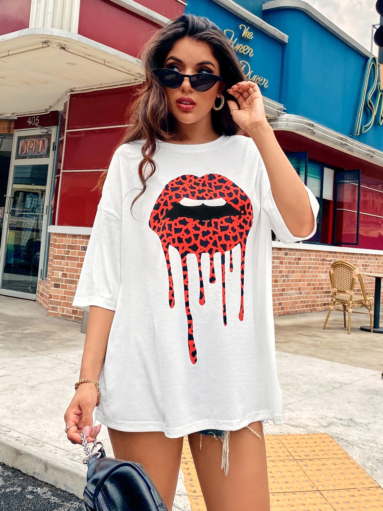 Lip Print Drop Shoulder Oversized Tee